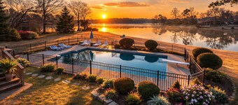 Luxury Lakeside Escape with Private Pool, Kayaks and Billiards – Masters Retreat