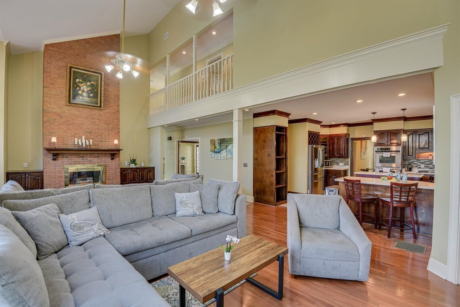 Smart-tv, pejs, videospil, bordtennisbord