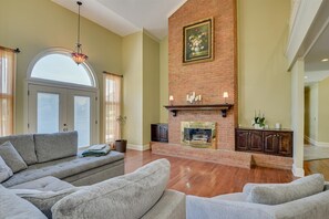 Smart TV, fireplace, video games, table tennis