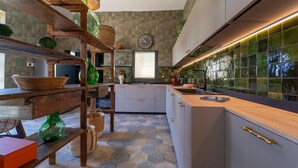 Coffee/tea maker, fridge, microwave, oven - Arte Barocco - Panoramic Home in City Center (Noto)