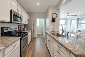 Fridge, microwave, oven, stovetop - Gated w/ Garage, Heated Pool/Spa/Fitness Room, Near Hiking & Kierland Commons Fine Dining & Shopping (Scottsdale)