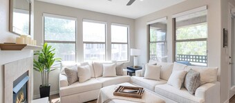 Gated w/ Garage, Heated Pool/Spa/Fitness Room, Near Hiking & Kierland Commons Fine Dining & Shopping
