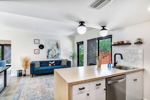 Ferienhaus, Mehrere Betten, Terrasse, Gartenblick (Palm Paradise Getaway) | Innenbereich