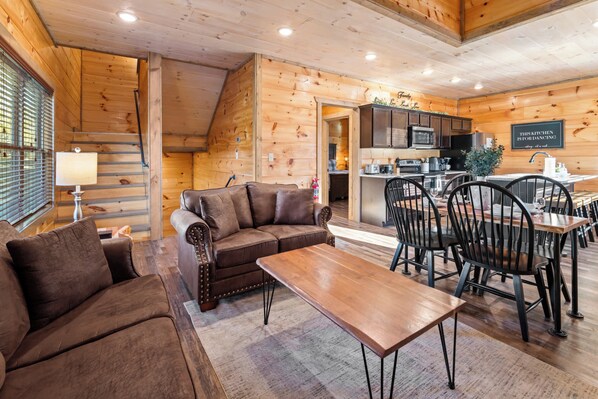 Cabin, Multiple Beds, Pool Access, Mountain View (Hibernation Haven) | Interior