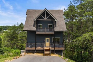 BBQ/picnic Area - Modern Cabin w/ Pool, Hot Tub, Games & More! (Sevierville)