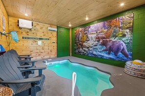 Innendørsbasseng