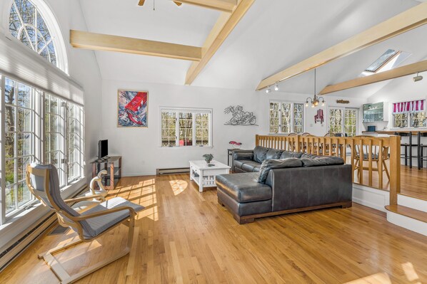 House, Multiple Beds, Balcony | Living area