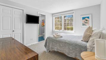 House, Multiple Beds, Balcony | 3 bedrooms, individually decorated, individually furnished, bed sheets