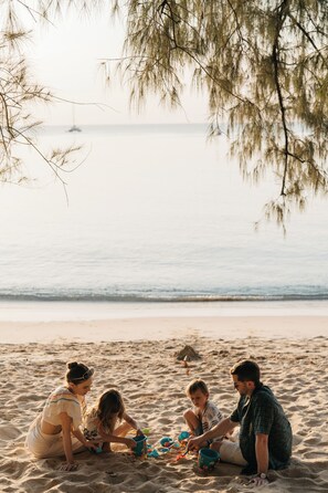 Free beach shuttle, beach towels