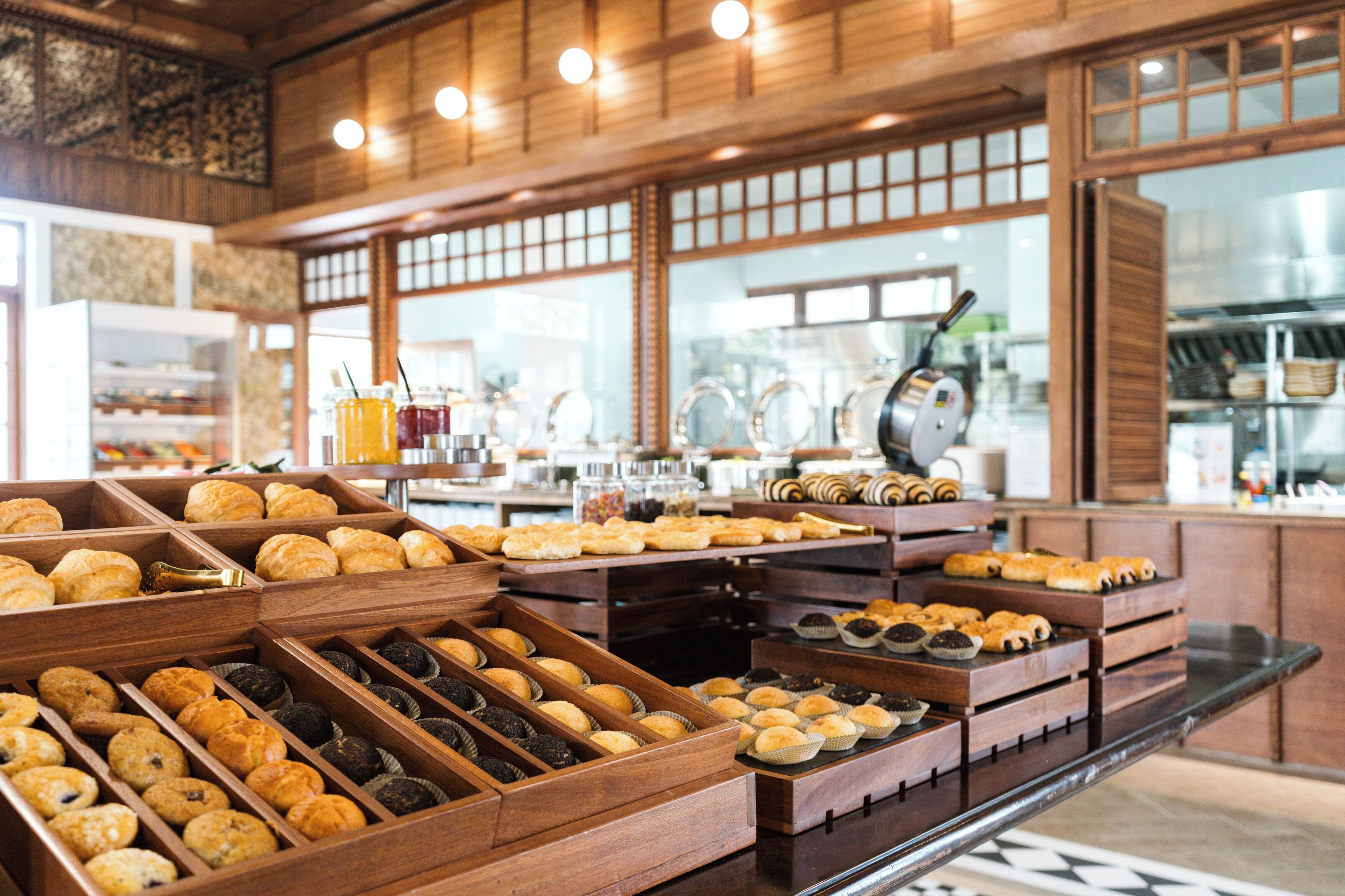 อาหารเช้าปรุงตามสั่งทุกวัน (THB 350 ต่อคน)