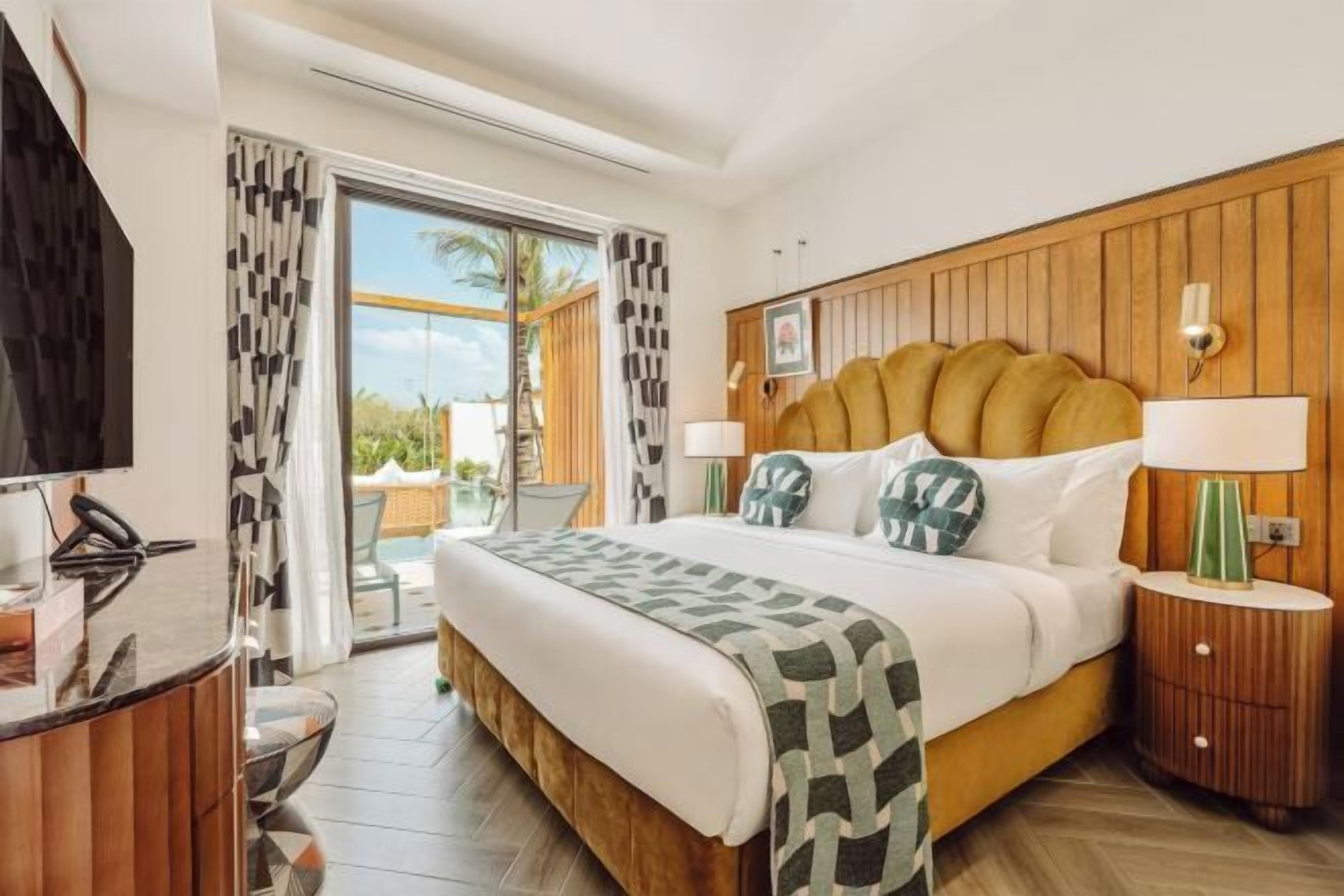 In-room safe, laptop workspace, blackout curtains, iron/ironing board