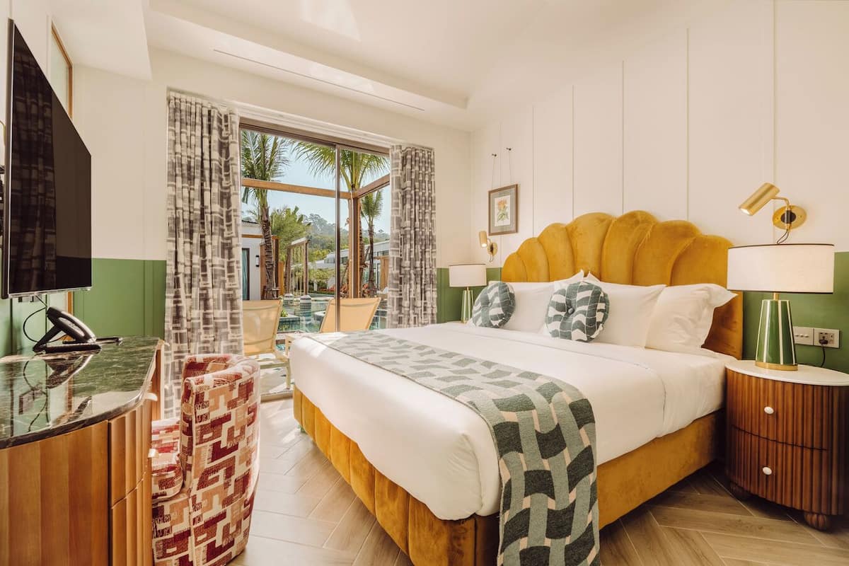 In-room safe, laptop workspace, blackout curtains, iron/ironing board
