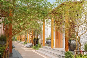 Standard Lagoon Villa (Free Drop-off Airport Transfer)