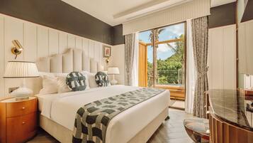 Sol Two-bedroom Lagoon Suite Villa (Up to 8) (Free Drop-off Airport Transfer) | 2 kamar tidur, brankas, ruang kerja ramah laptop, dan tirai kedap cahaya