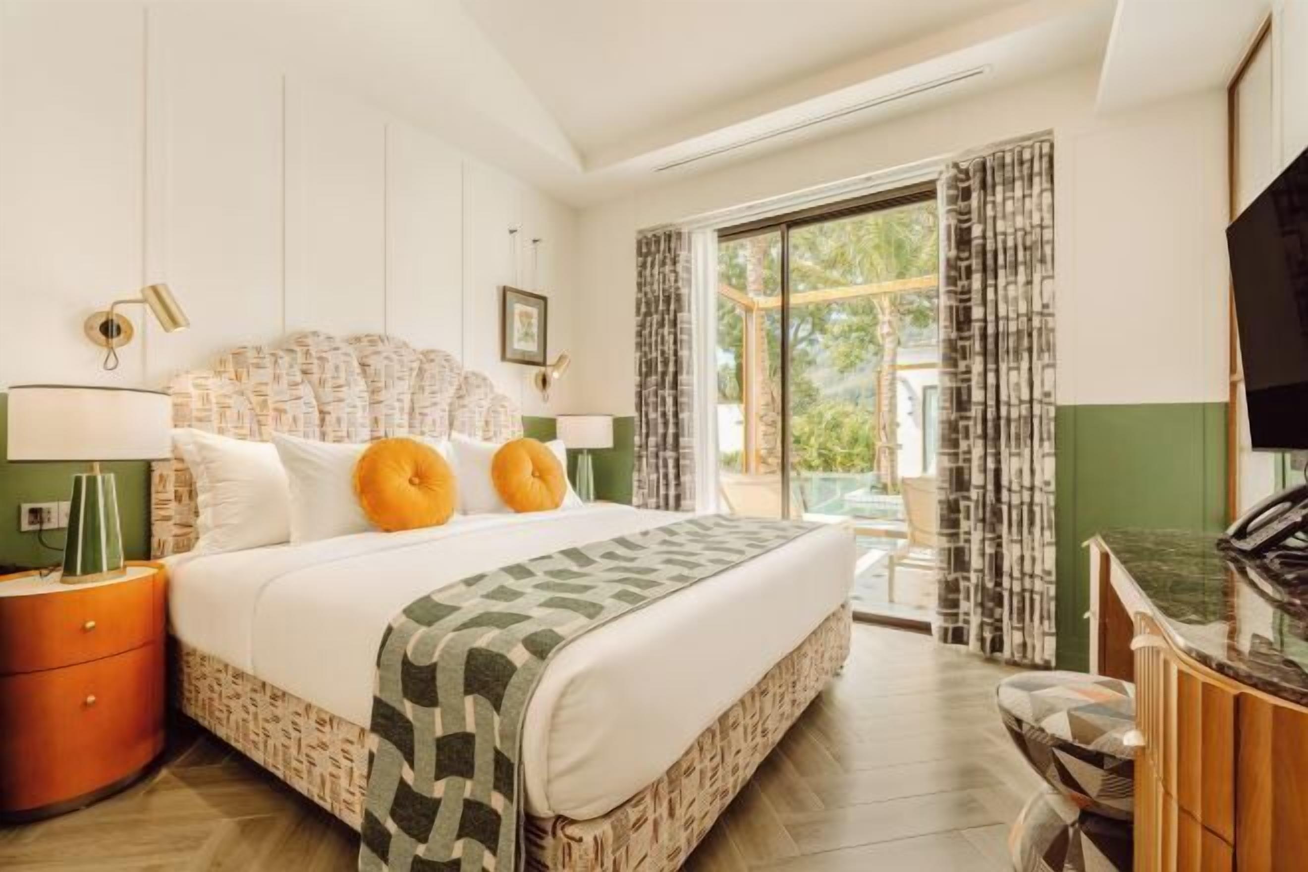 In-room safe, laptop workspace, blackout curtains, iron/ironing board
