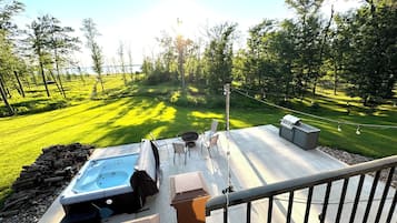 Tina de hidromasaje al aire libre