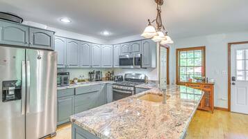 House (3 Bedrooms) | Interior