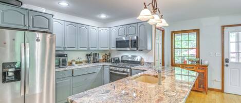 House (3 Bedrooms) | Interior