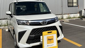 A white Toyota SUV parked in a lot with a building in the background. - QUEENDOM KARATSU HOTEL (Karatsu)