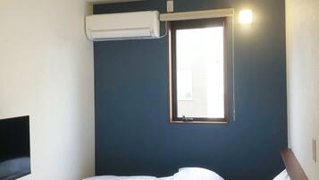 Standard Single Room, 1 Large Twin Bed, Non Smoking | Desk, laptop workspace, free WiFi, bed sheets