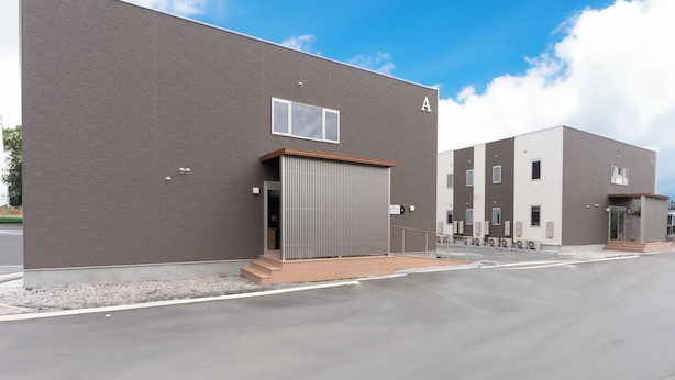 A modern building with a flat facade, a large window, and a door. - QUEENDOM KARATSU HOTEL (Karatsu)