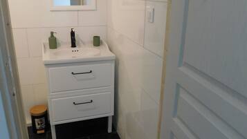 Shower, towels, soap, toilet paper