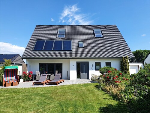 Holiday Home 'Ferienhaus Meerblick' with Sea View, Private Terrace and Wi-Fi