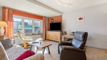 Fernseher, DVD-Player, Stereoanlage