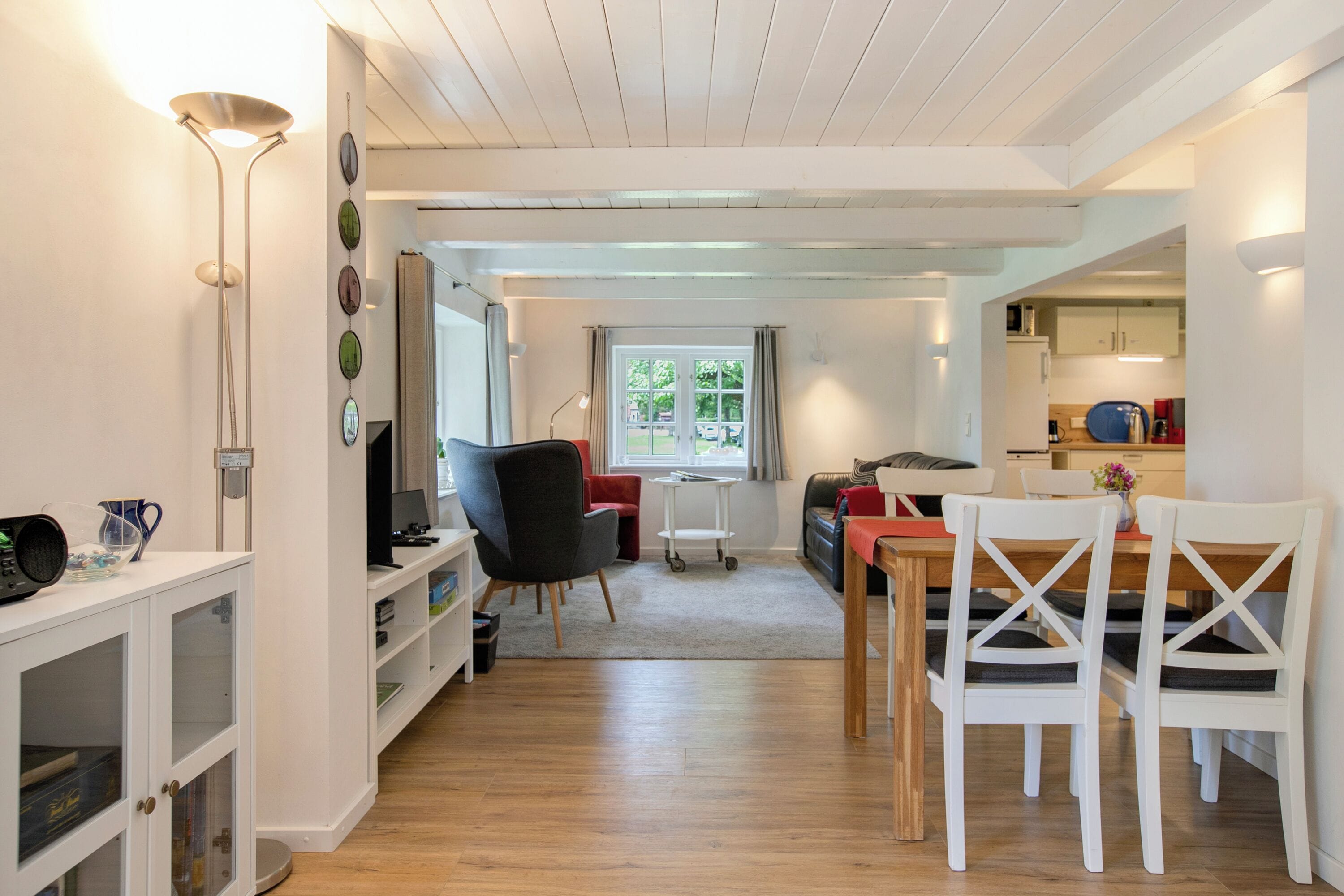 Fernseher, DVD-Player, Stereoanlage