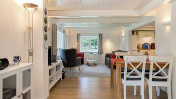 Fernseher, DVD-Player, Stereoanlage