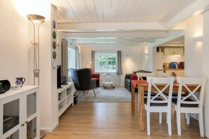 Televisor, reproductor de DVD i estèreo 