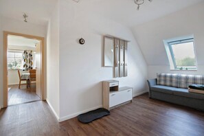 Tv, dvd-afspiller, bordtennisbord, stereoanlæg