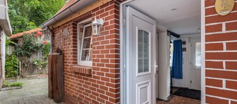 Holiday Home 'Deichkate Deichwinkel' with Shared Terrace, Shared Garden and Wi-Fi