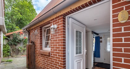 Holiday Home 'Deichkate Deichwinkel' with Shared Terrace, Shared Garden and Wi-Fi