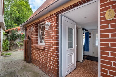 Holiday Home 'Deichkate Deichwinkel' with Shared Terrace, Shared Garden and Wi-Fi