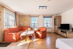 TV, DVD player, table tennis, stereo