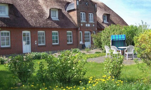 Holiday Apartment 'Fewo Sabine' with Private Terrace, Private Garden and Wi-Fi