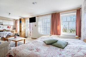 1 habitación, tabla de planchar con plancha, wifi gratis y ropa de cama 