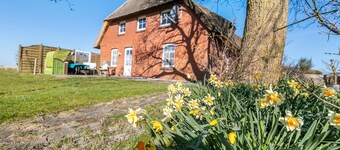 Holiday Apartment 'Fewo Heinke' with Private Terrace, Private Garden and Wi-Fi
