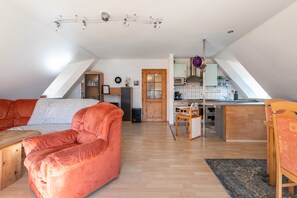 TV, bordtennis og stereoanlegg