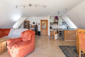 TV, table tennis, stereo