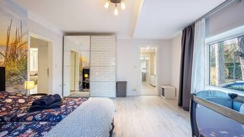 2 bedrooms, iron/ironing board, free WiFi, bed sheets