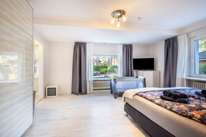 2 chambres, fer et planche à repasser, Wi-Fi gratuit, draps fournis