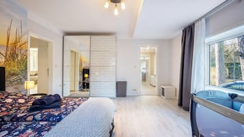 2 bedrooms, iron/ironing board, free WiFi, bed sheets