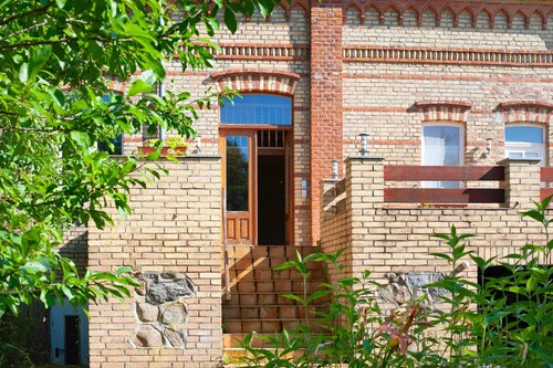 Ferienwohnung 'Gutshaus Am Teich' mit Gemeinschaftsterrasse, Gemeinschaftsgarten und WLAN