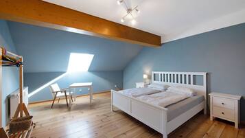 2 bedrooms, iron/ironing board, free WiFi, bed sheets