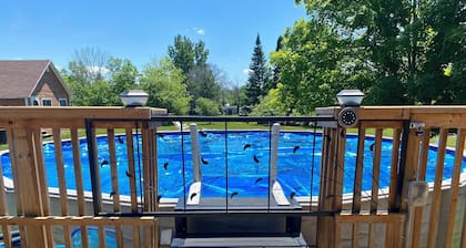 Varty Lake Lodge, Yarker ON.
Escape The Mundane, Relax & Enjoy
Summer &.Winter
