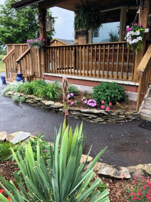 Exterior detail - Varty Lake Lodge, Yarker ON.
Escape The Mundane, Relax & Enjoy
Summer &.Winter (Yarker)