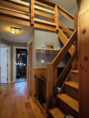 Interior - Varty Lake Lodge, Yarker ON.
Escape The Mundane, Relax & Enjoy
Summer &.Winter (Yarker)