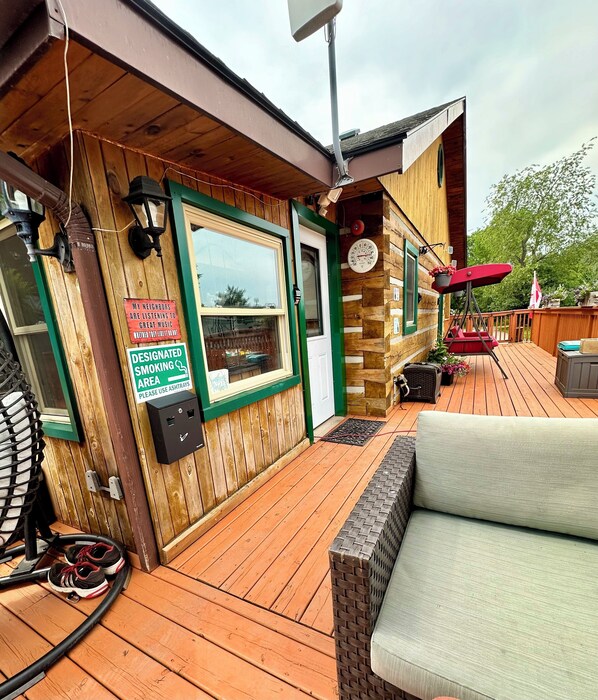 Terrace/patio - Varty Lake Lodge, Yarker ON.
Escape The Mundane, Relax & Enjoy
Summer &.Winter (Yarker)